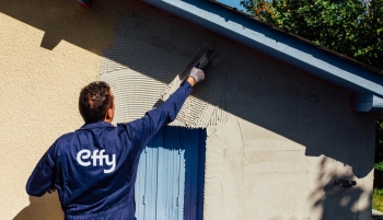 Application d'un enduit de finition sur chantier d'ITE par Effy