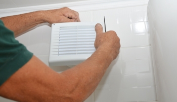 Pose d'une bouche de ventilation (VMC)