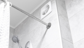 Bouche de ventilation (VMC) dans une salle de bain